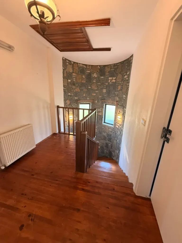Castle 32